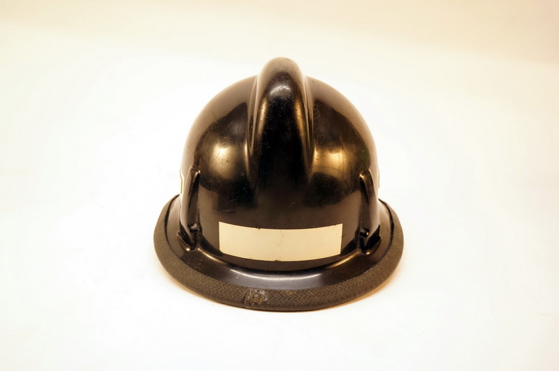 casco bombero negro.fibra 19x27x32 1u
